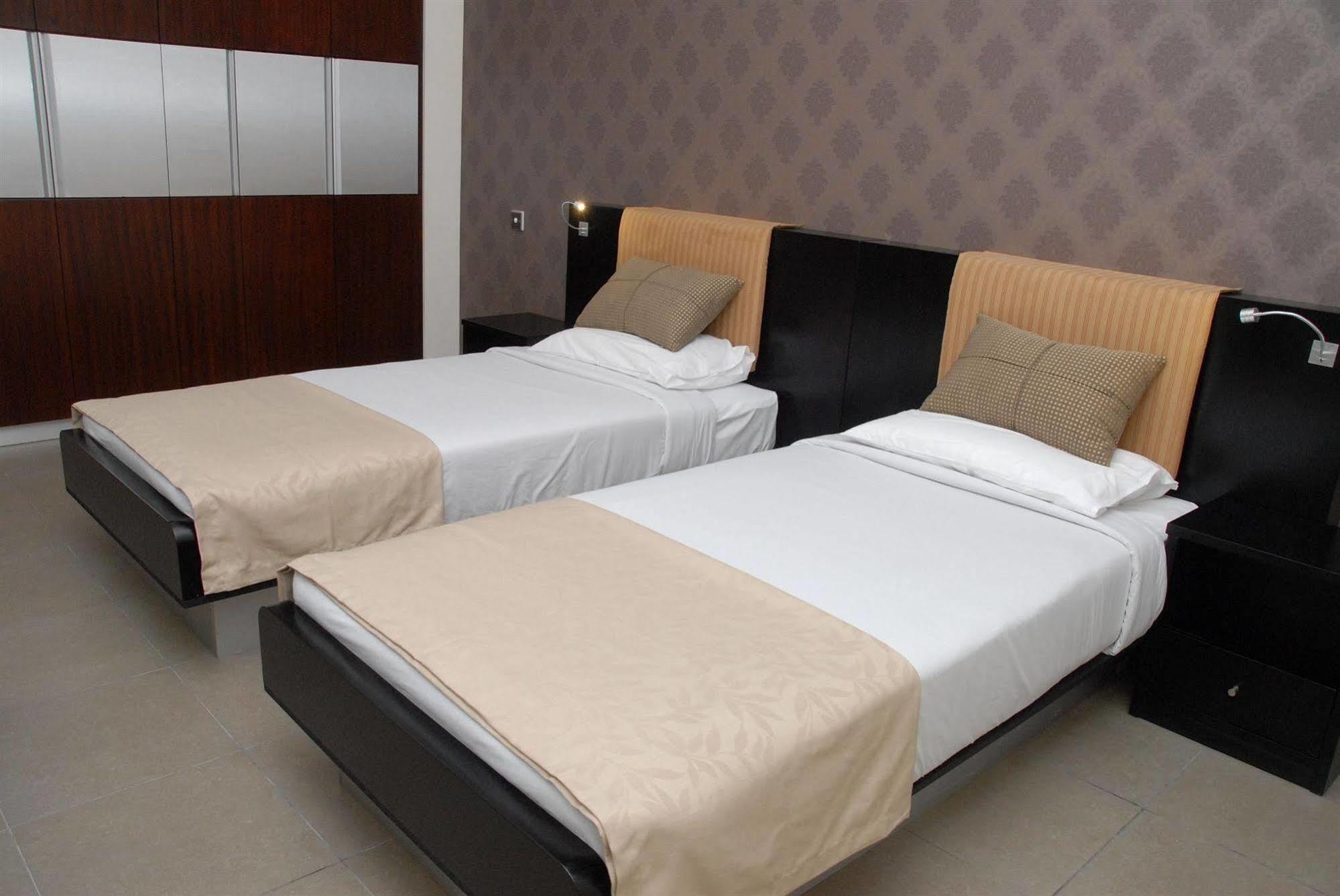 Royal Ascot Hotel Apartment - Kirklees 2 Dubai Exterior photo