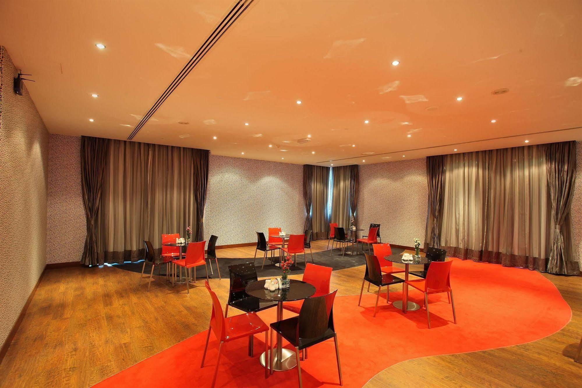 Royal Ascot Hotel Apartment - Kirklees 2 Dubai Restaurant photo